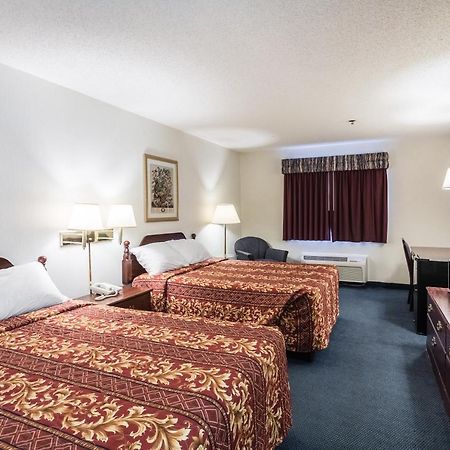 Quality Express Inn & Suites Mineral Wells Bagian luar foto