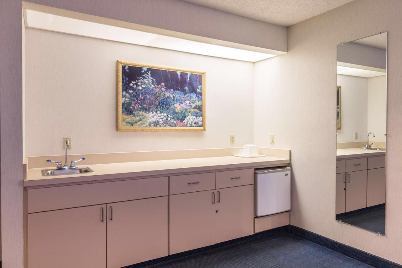 Quality Express Inn & Suites Mineral Wells Bagian luar foto