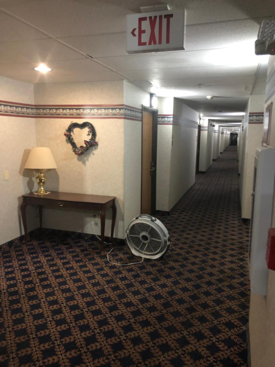 Quality Express Inn & Suites Mineral Wells Bagian luar foto
