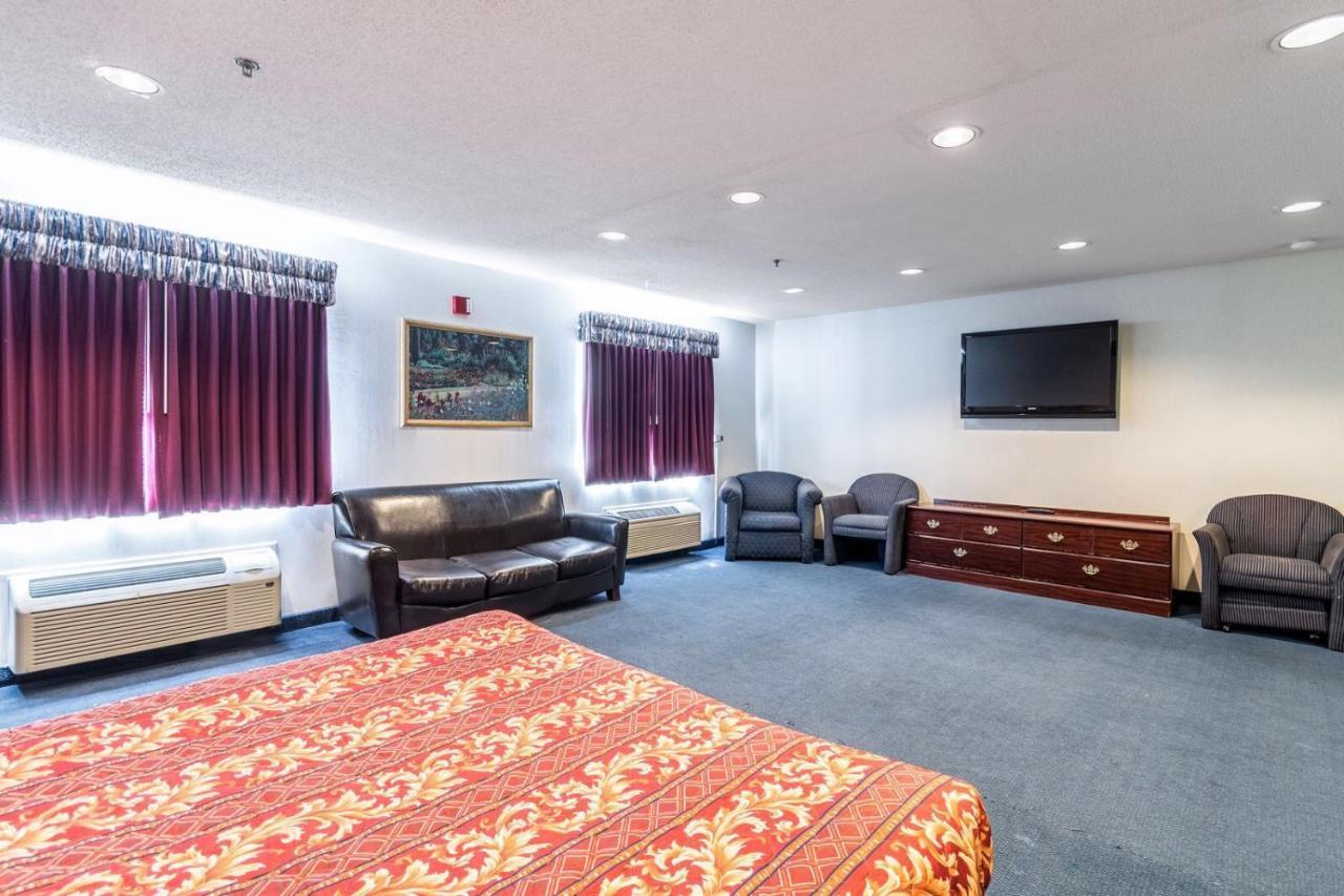 Quality Express Inn & Suites Mineral Wells Bagian luar foto
